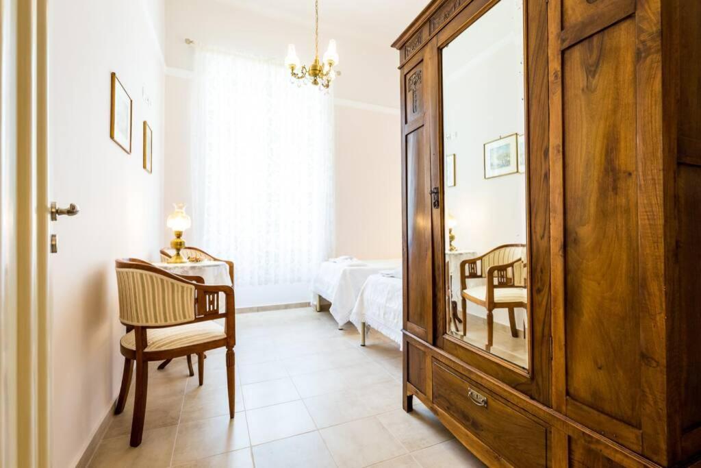 Neoclassical Flat With 2 Bedrooms In Piraeus Pireu Exterior foto