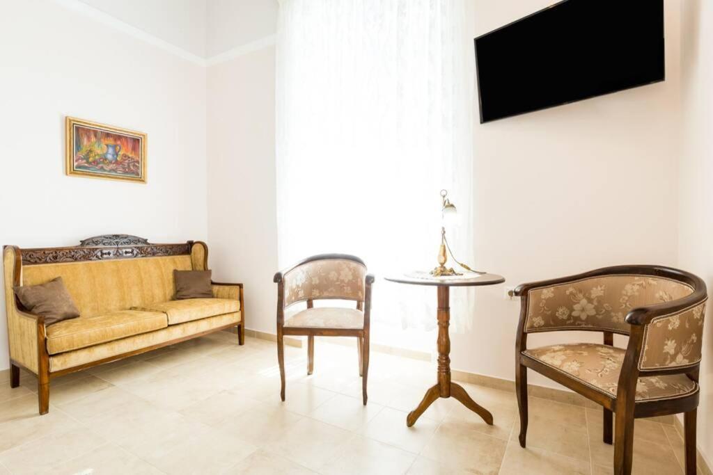 Neoclassical Flat With 2 Bedrooms In Piraeus Pireu Exterior foto