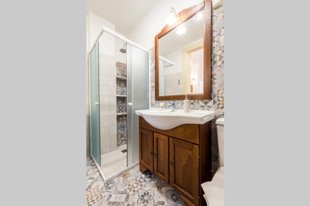 Neoclassical Flat With 2 Bedrooms In Piraeus Pireu Exterior foto