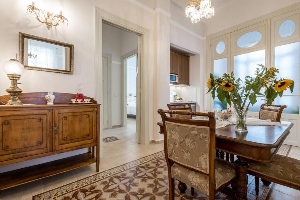 Neoclassical Flat With 2 Bedrooms In Piraeus Pireu Exterior foto