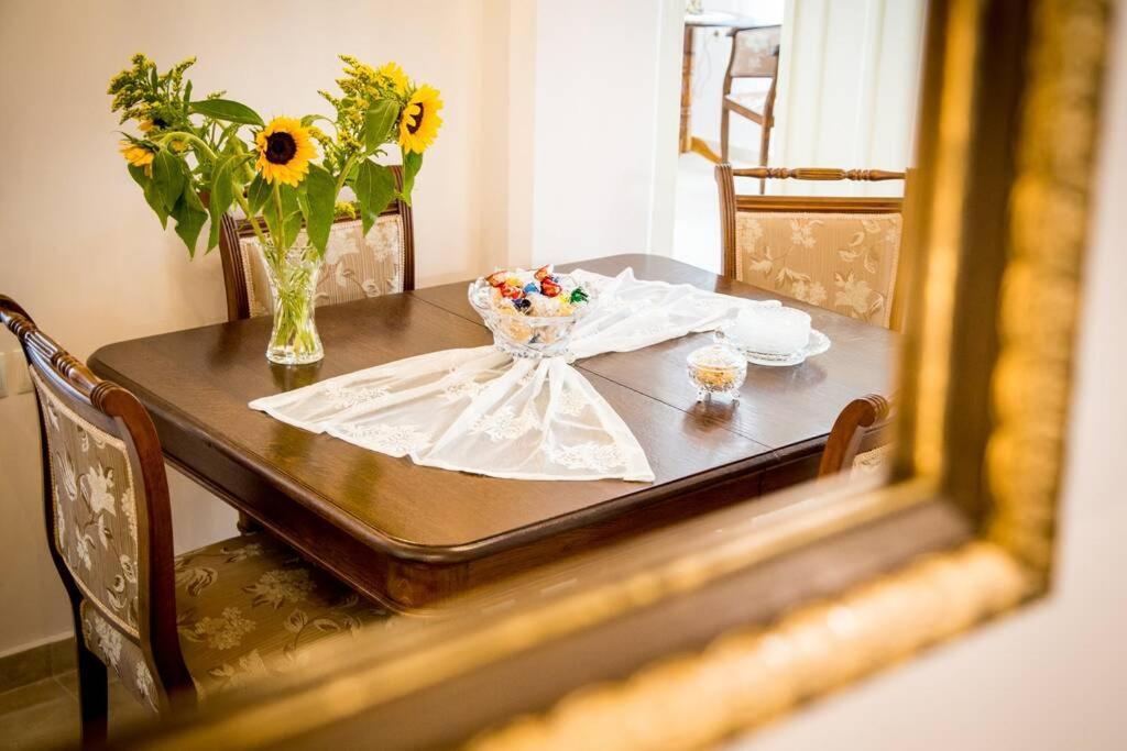 Neoclassical Flat With 2 Bedrooms In Piraeus Pireu Exterior foto