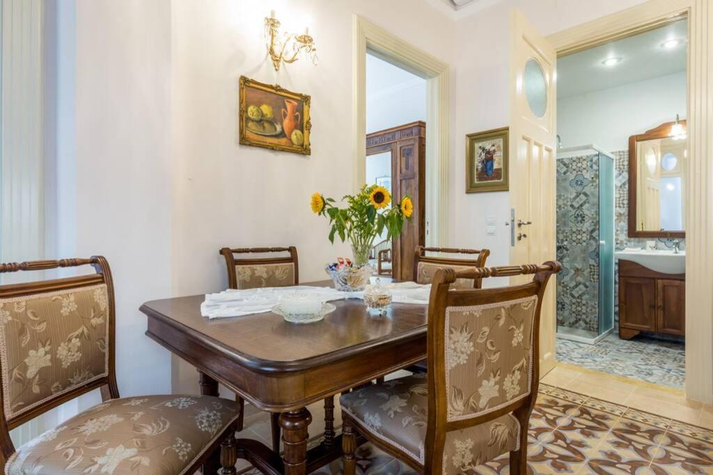 Neoclassical Flat With 2 Bedrooms In Piraeus Pireu Exterior foto