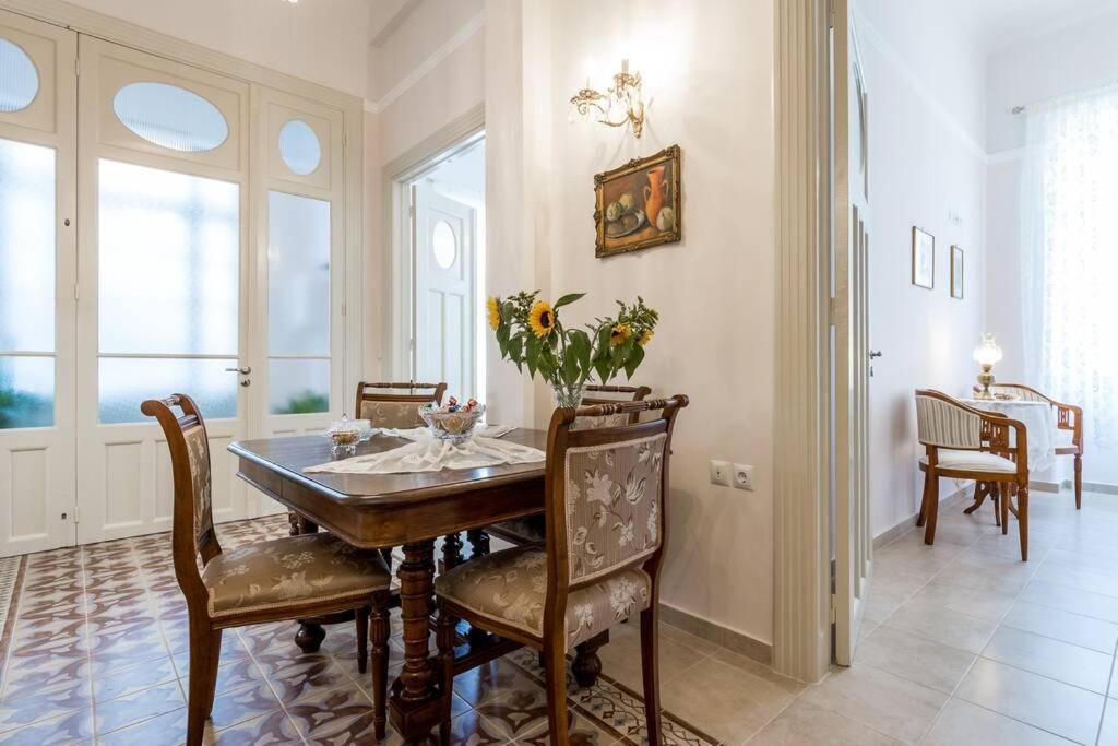 Neoclassical Flat With 2 Bedrooms In Piraeus Pireu Exterior foto