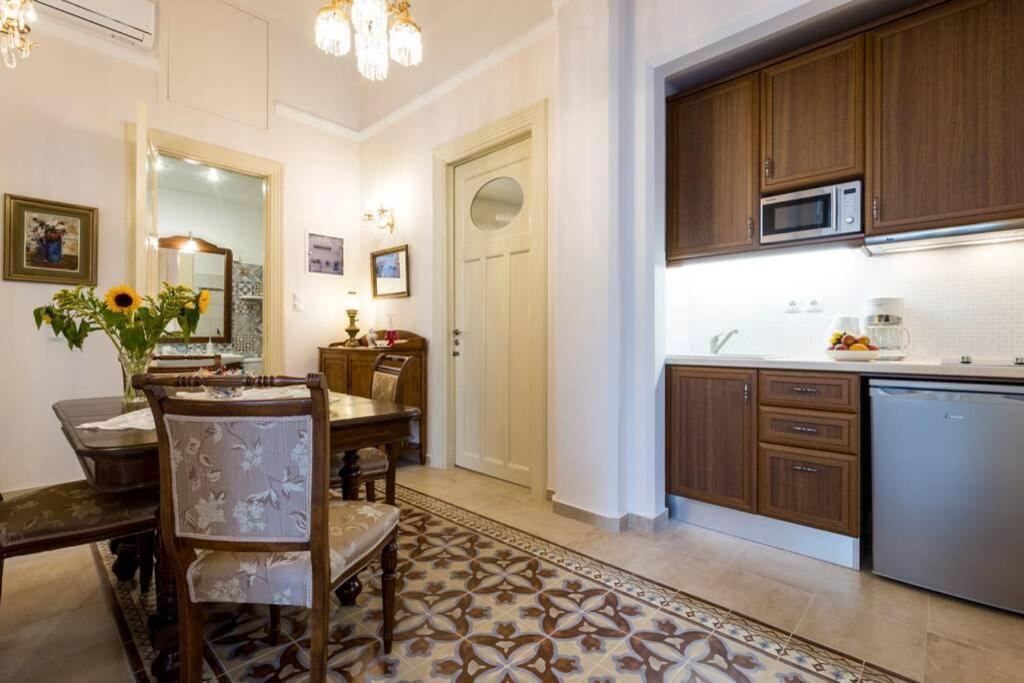 Neoclassical Flat With 2 Bedrooms In Piraeus Pireu Exterior foto